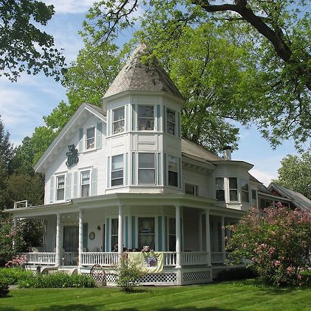 Hugging Bear Inn Bellows Falls Exteriér fotografie