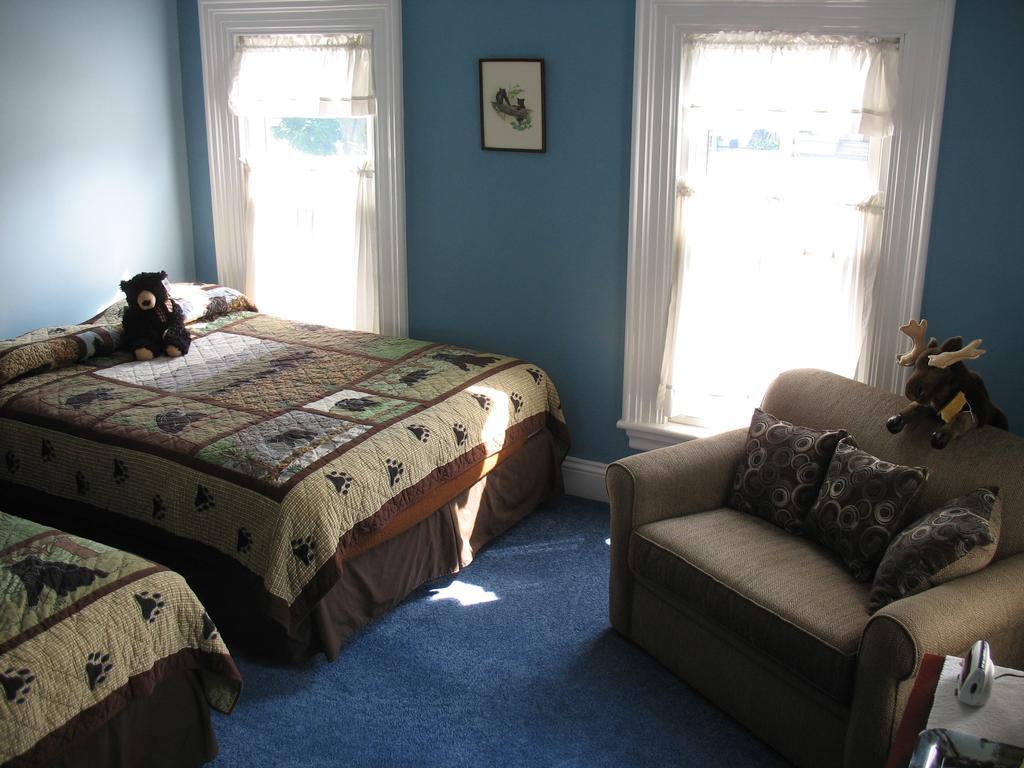 Hugging Bear Inn Bellows Falls Exteriér fotografie