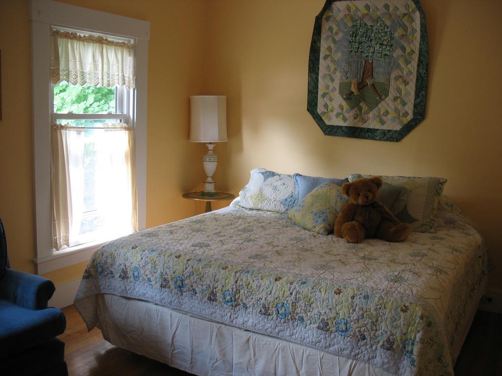 Hugging Bear Inn Bellows Falls Exteriér fotografie
