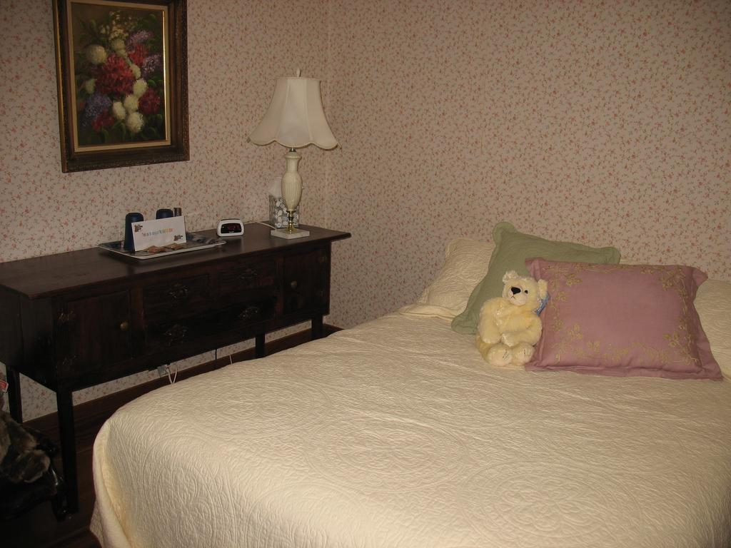 Hugging Bear Inn Bellows Falls Exteriér fotografie
