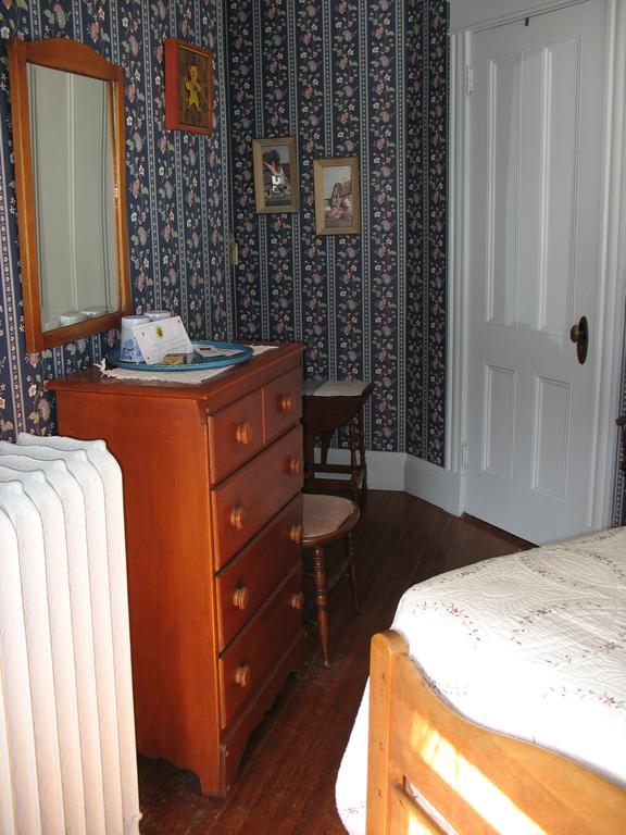 Hugging Bear Inn Bellows Falls Exteriér fotografie