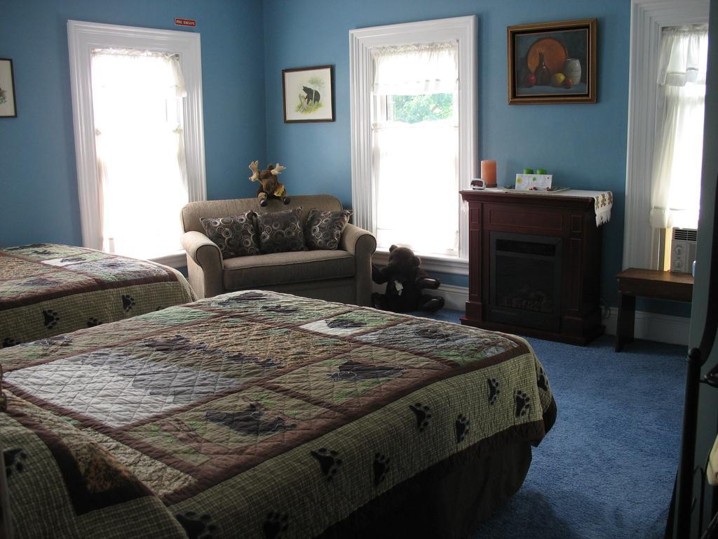 Hugging Bear Inn Bellows Falls Exteriér fotografie