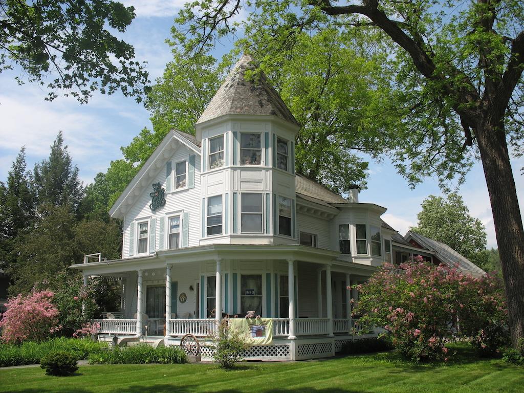 Hugging Bear Inn Bellows Falls Exteriér fotografie