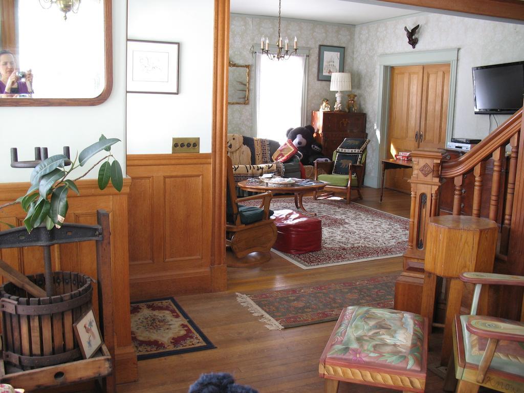 Hugging Bear Inn Bellows Falls Exteriér fotografie